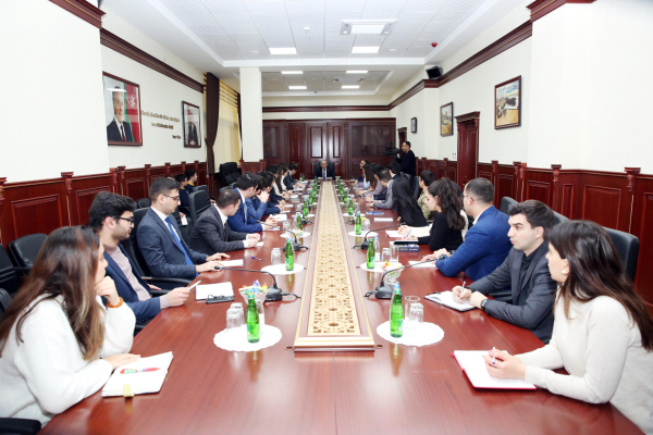 Dövlət Gömrük Komitəsinin sədri gənc liderlərlə görüşüb